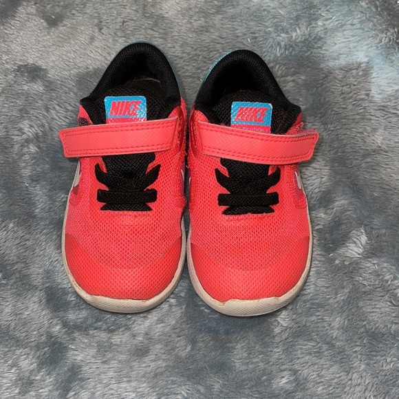 Toddler Girls 6C Nike Velcro shoes - Picture 5 of 9